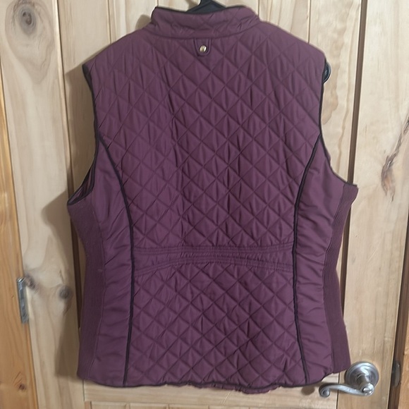 Active USA Women's Quilted Vest - Burgundy - Picture 3 of 5